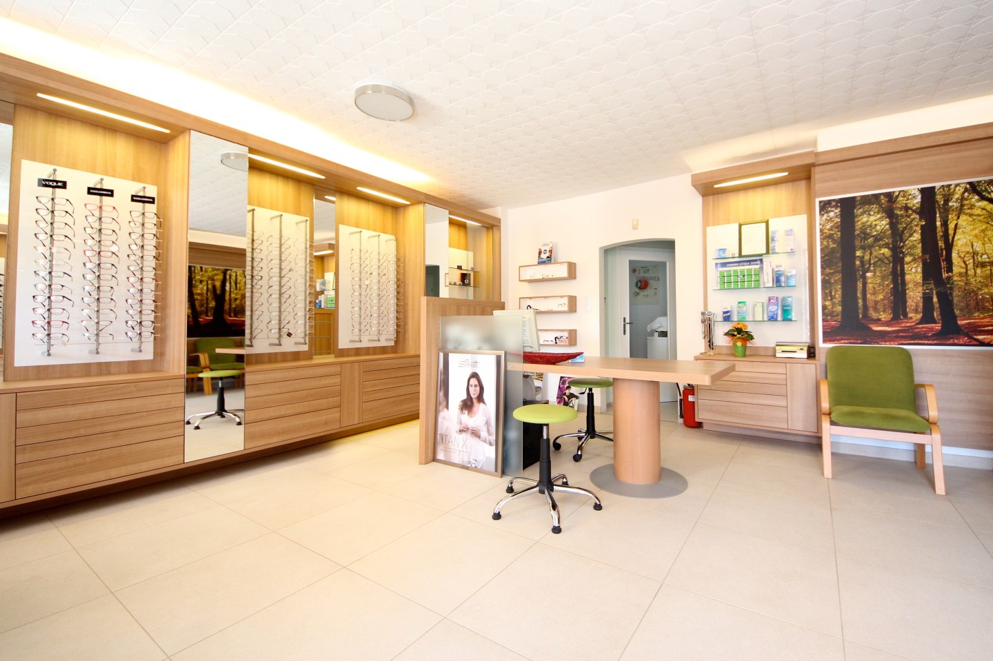 Optika Nadoh - optika in očesna ambulanta Postojna. Cenik očesnih pregledov.