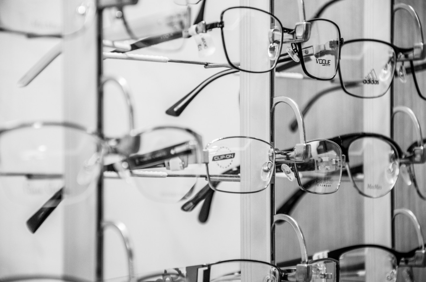 korekcijski okvirji, očala na recept, optika nadoh, postojna.